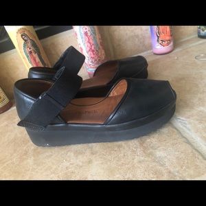 Black platform sandals by L’Amour Des Pieds